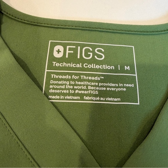 Figs Men's Short Sleeve Green V-Neck Tee - Picture 3 of 3